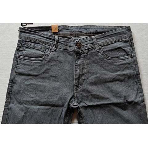 Generic Men's Cotton Blended Solid Tapered Jeans (Grey) Generic Men's Cotton Blended Solid Tapered Jeans (Grey)